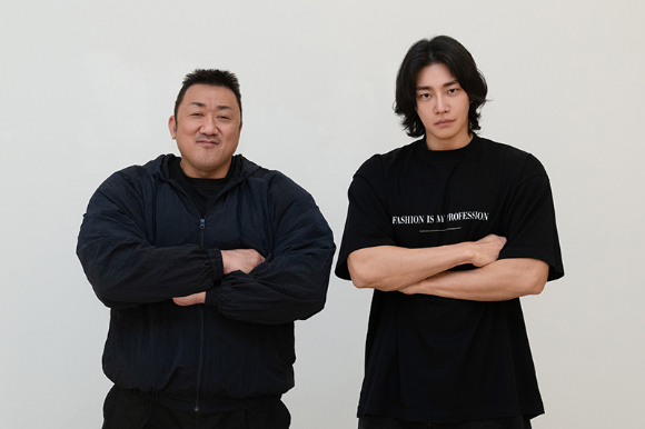 배우 마동석, 김재영이 포즈를 취하고 있다. [사진=㈜에이비오엔터테인먼트]