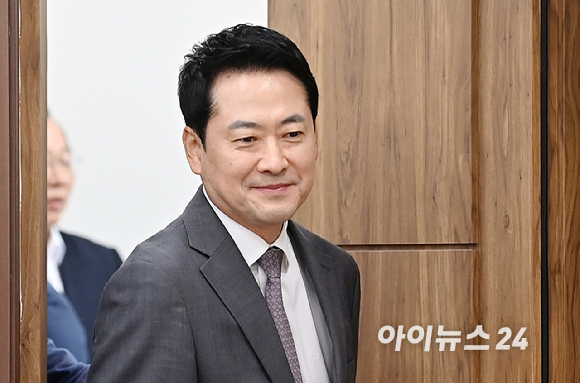 장동혁 국민의힘 당대표가 14일 서울 여의도 국회에서 열린 최고위원회의에 참석하고 있다. [사진=곽영래 기자]