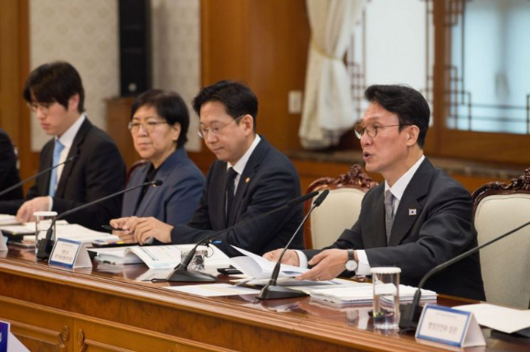 김민석 국무총리가 24일 오전 서울 종로구 정부서울청사 본관 대회의실에서 '제1회 과학기술관계장관회의' 를 주재하고 있다. [사진=과기정통부]