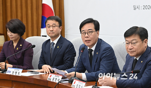 송언석 국민의힘 원내대표가 16일 서울 여의도 국회에서 열린 중동 상황 대응&middot;극복을 위한 더불어민주당-국민의힘 원내대표 긴급 점검 회의에서 발언고 있다. [사진=곽영래 기자]