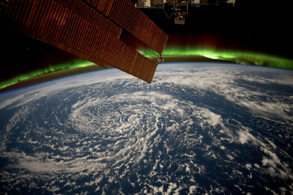 지구로부터 61억km 떨어진 곳에서 보이저 1호가 찍은 지구. 티끌처럼 보인다. [사진=NASA]