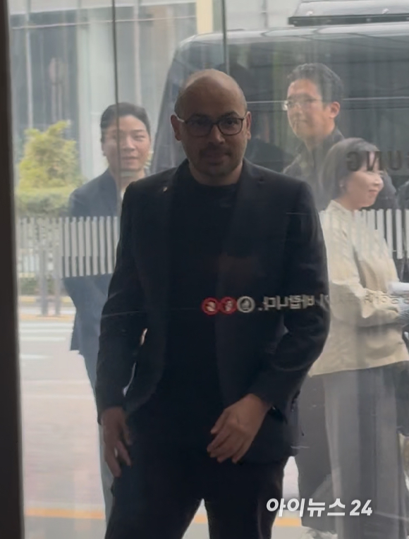 데미스 하사비스 구글 딥마인드 최고경영자(CEO)가 28일 오후 2시 56분께 서울 서초구 삼성전자 사옥을 방문하고 있다. [영상=권서아 기자]