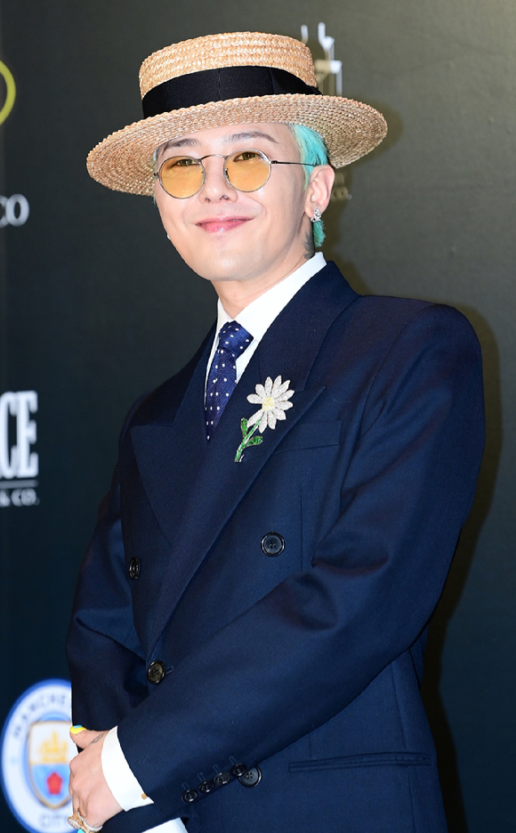 대중문화예술상 옥관문화훈장 받는 '개그계 대부' 전유성. [사진=가족엔터테인먼트]