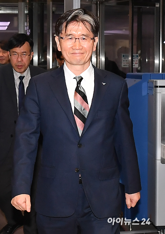 오동운 고위공직자범죄수사처장이 12일 오전 서울 여의도 국회 법제사법위원회 긴급현안질의 출석위해 국회로 들어서고 있다. [사진=곽영래 기자]