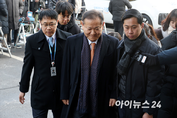 이상민 전 행정안전부 장관이 11일 오전 서울 종로구 헌법재판소에서 열린 윤석열 대통령 탄핵 심판 7차 변론기일에 증인으로 출석하고 있다. [사진=사진공동취재단]