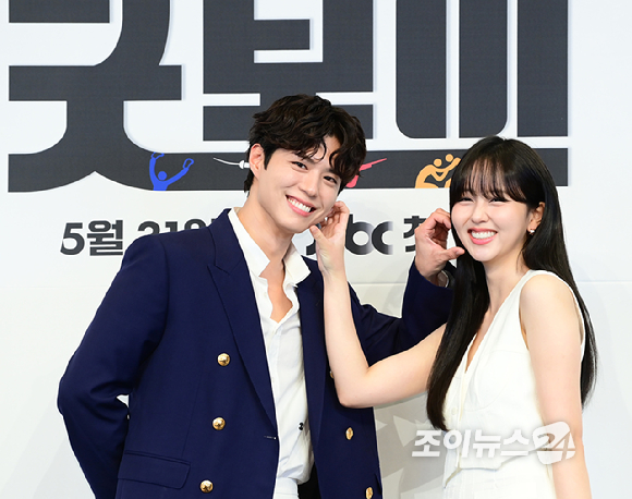 배우 박보검과 김소현이 29일 오후 서울 구로구 신도림동 더 링크 서울 트리뷰트 포트폴리오 호텔에서 열린 JTBC 토일 드라마 '굿보이' 제작발표회에 참석하고 있다. [사진=정소희 기자]