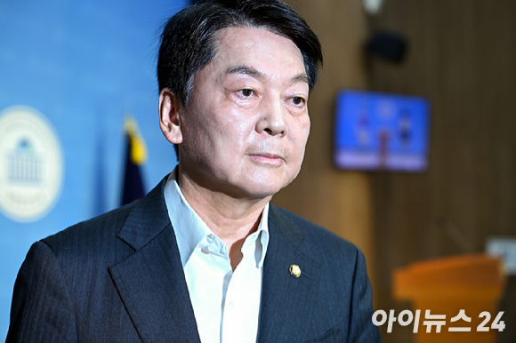 이준석 개혁신당 대선 후보가 지난 3월 31일 서울 여의도 국회 의원회관에서 아이뉴스24와 인터뷰를 하고 있다. [사진=정소희 기자]
