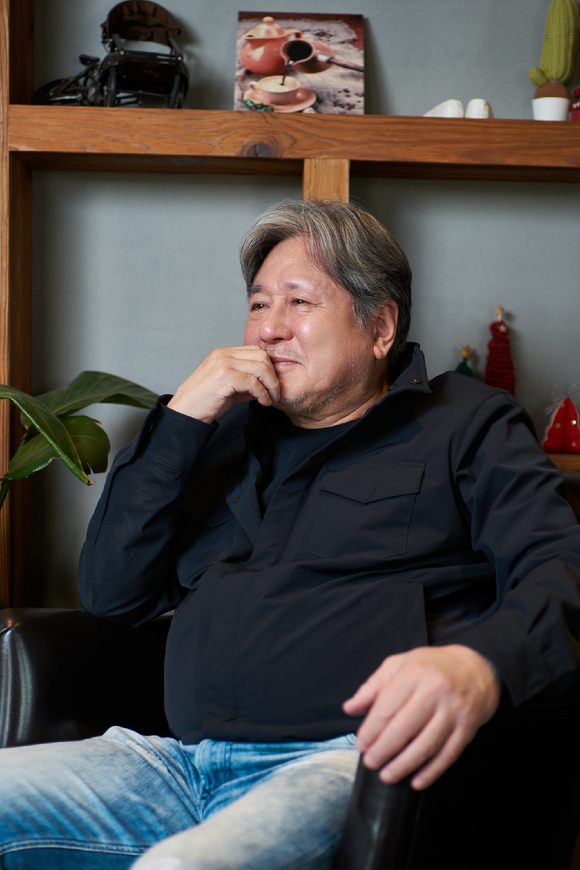 배우 최민식이 '카지노' 종영 인터뷰를 진행했다. [사진=월트디즈니컴퍼니 코리아]