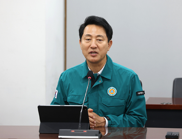 오세훈 서울시장이 4일 서울시청에서 열린 '여름철 대책 특별점검회의'에서 발언하고 있다. [사진=연합뉴스]