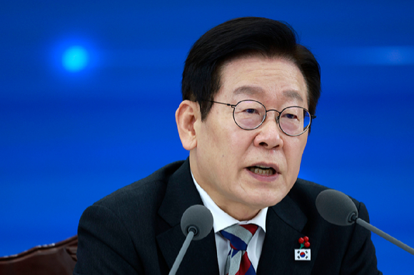 이재명 대통령이 18일 서울 용산구 국방부에서 열린 국방부&middot;국가보훈부 업무보고에서 발언하고 있다. 2025.12.18 [대통령실통신사진기자단] [사진=연합뉴스]