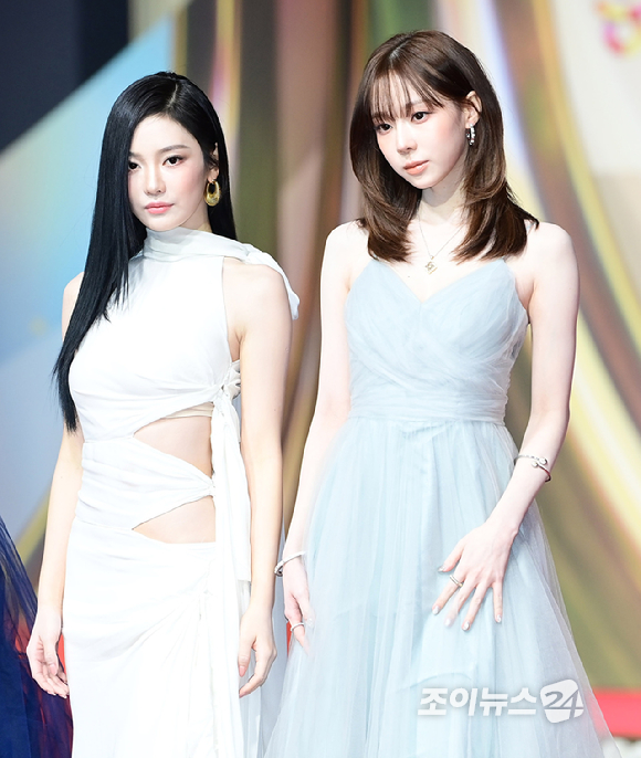 그룹 에스파(aespa)가 25일 오후 인천광역시 중구 운서동 인스파이어 아레나에서 열린 '2025 SBS 가요대전' 레드카펫 행사에 참석하고 있다. [사진=정소희 기자]