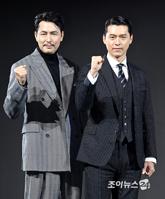 배우 정우성, 현빈이 15일 서울 강남구 그랜드 인터컨티넨탈 서울 파르나스에서 열린 디즈니+ '메이드 인 코리아' 제작발표회에서 포즈를 취하고 있다. [사진=곽영래 기자]