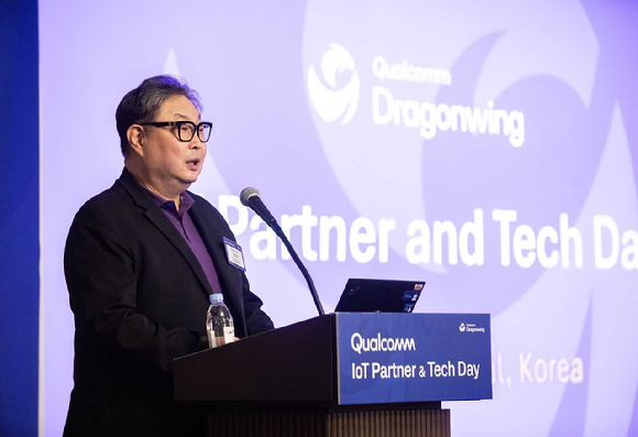 26일 그랜드 인터컨티넨탈 서울 파르나스 호텔에서 열린 퀄컴 IoT 파트너 테크데이에서 권오형 퀄컴 본사 수석 부사장 겸 아태지역 총괄 사장이 개회사하고 있다. [사진=퀄컴]