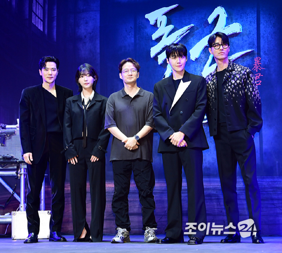 배우 김강우-조윤수-김선호-차승원이 15일 오전 서울 강남구 그랜드 인터컨티넨탈 서울 파르나스에서 열린 디즈니+ 오리지널 시리즈 '폭군' 제작보고회에 참석하고 있다. [사진=정소희 기자]