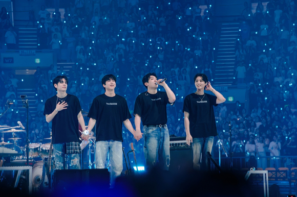 데이식스, 데뷔 10주년 투어 피날레 "좋은 앨범과 무대로 돌아올 것"