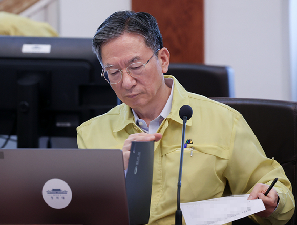 정성호 법무부 장관이 18일 청와대에서 이재명 대통령 주재로 열린 제1회 을지국무회의 참석해 있다. 2026.8.18 [청와대통신사진기자단] [사진=연합뉴스]