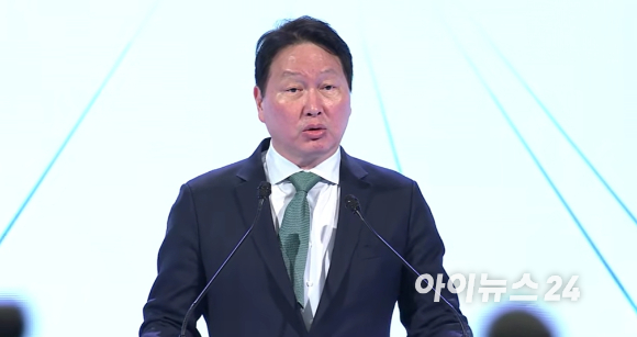 최태원 대한상공회의소 회장이 31일 서울 중구 대한상의에서 열린 상공인의 날 행사에서 인사말을 하고 있다. [사진=박지은 기자]