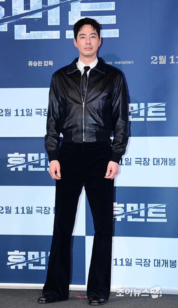 배우 조인성이 4일 오후 서울 CGV 용산아이파크몰에서 열린 영화 '휴민트'(감독 류승완) 언론시사회에 참석하고 있다. [사진=정소희 기자]