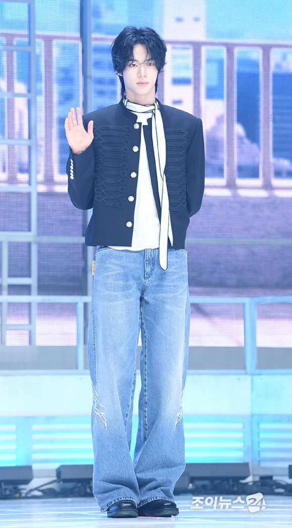 그룹 투어스 도훈이 27일 오후 서울 광진구 광장동 예스24라이브홀에서 열린 투어스(TWS) 미니 5집 'NO TRAGEDY' 발매 기념 쇼케이스에서 참석하고 있다. [사진=정소희 기자]