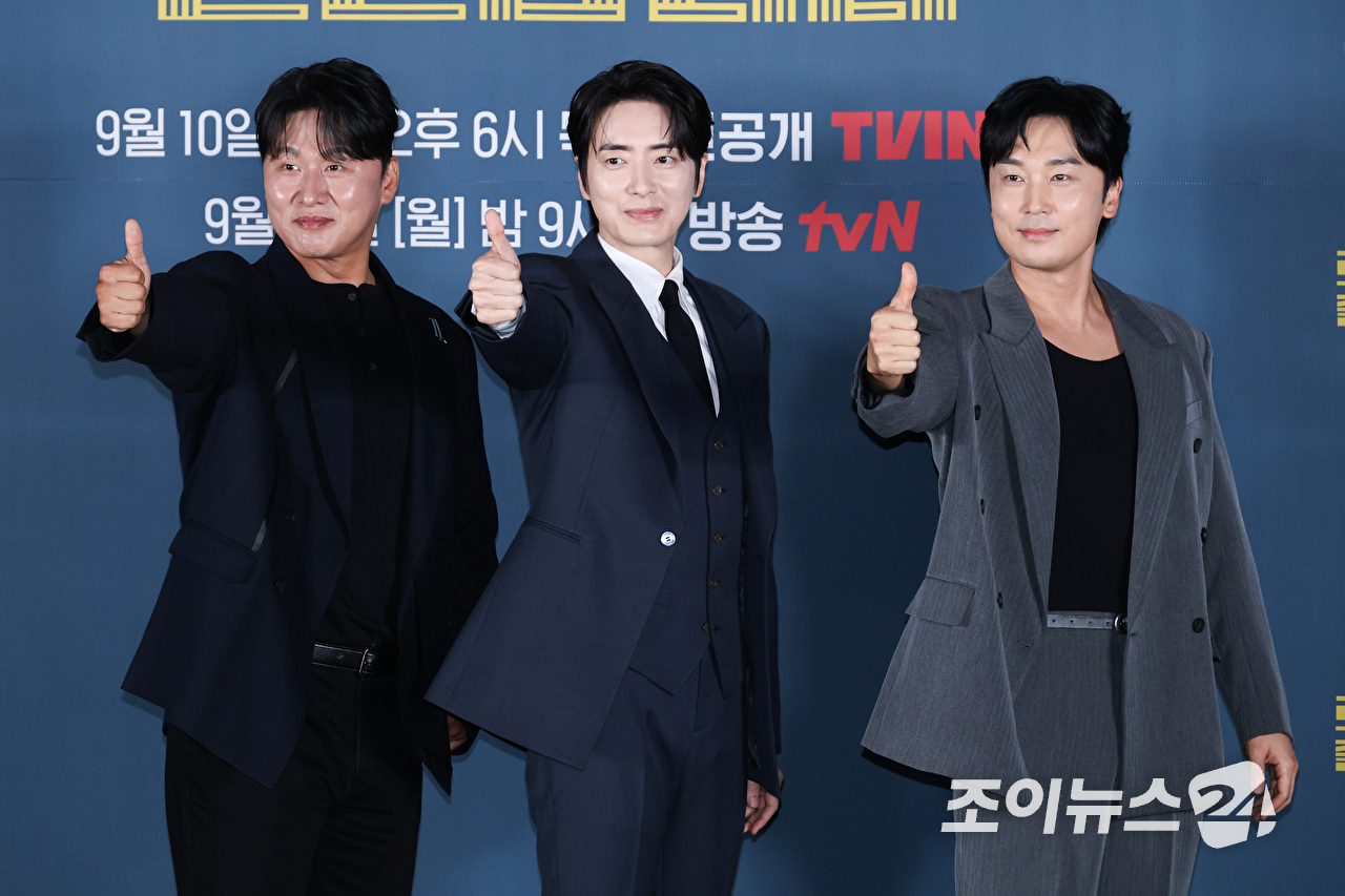 배우 오대환, 이준혁, 서현우가 8일 오전 서울 용산구 CGV 용산아이파크몰점에서 진행된 티빙 오리지널 '로또 1등도 출근합니다' 제작발표회에 참석해 포즈를 취하고 있다. [사진=문수지 기자]