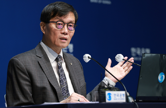 이창용 한국은행 총재가 25일 금융통화위원회(금통위)가 끝난 후 기자간담회에서 발언하고 있다. [사진=한국은행]