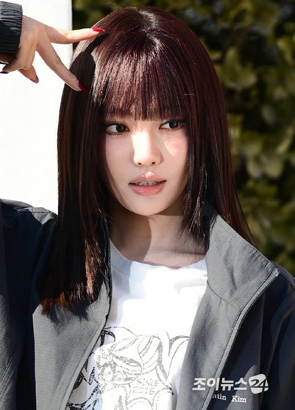 그룹 에스파(aespa) 닝닝이 27일 오후 서울 성동구 성수동 인근에서 열린 마뗑킴 성수 플래그십 스토어 확장 이전 행사에 참석하고 있다. [사진=정소희 기자]