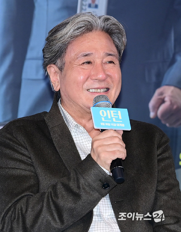 배우 최민식과 한소희가 4일 오후 서울 CGV 용산아이파크몰에서 열린 영화 '인턴'(감독 김도영) 언론시사회에 참석하고 있다. [사진=정소희 기자]