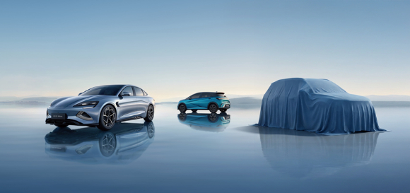 BYD 씰(좌), BYD 돌핀(중), BYD DM-i 모델(우) [사진=BYD코리아]