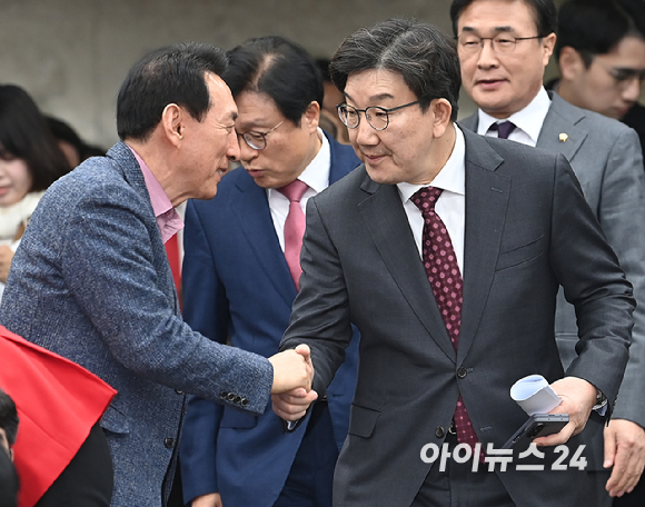 권성동 국민의힘 원내대표가 27일 오전 서울 여의도 국회에서 열린 의원총회에 참석하고 있다. [사진=곽영래 기자]