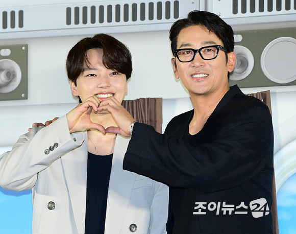 배우 여진구와 하정우가 22일 오전 서울 용산구 CGV 용산아이파크몰에서 열린 영화 '하이재킹' (감독 김성한) 제작보고회에 참석하고 있다. [사진=정소희 기자]