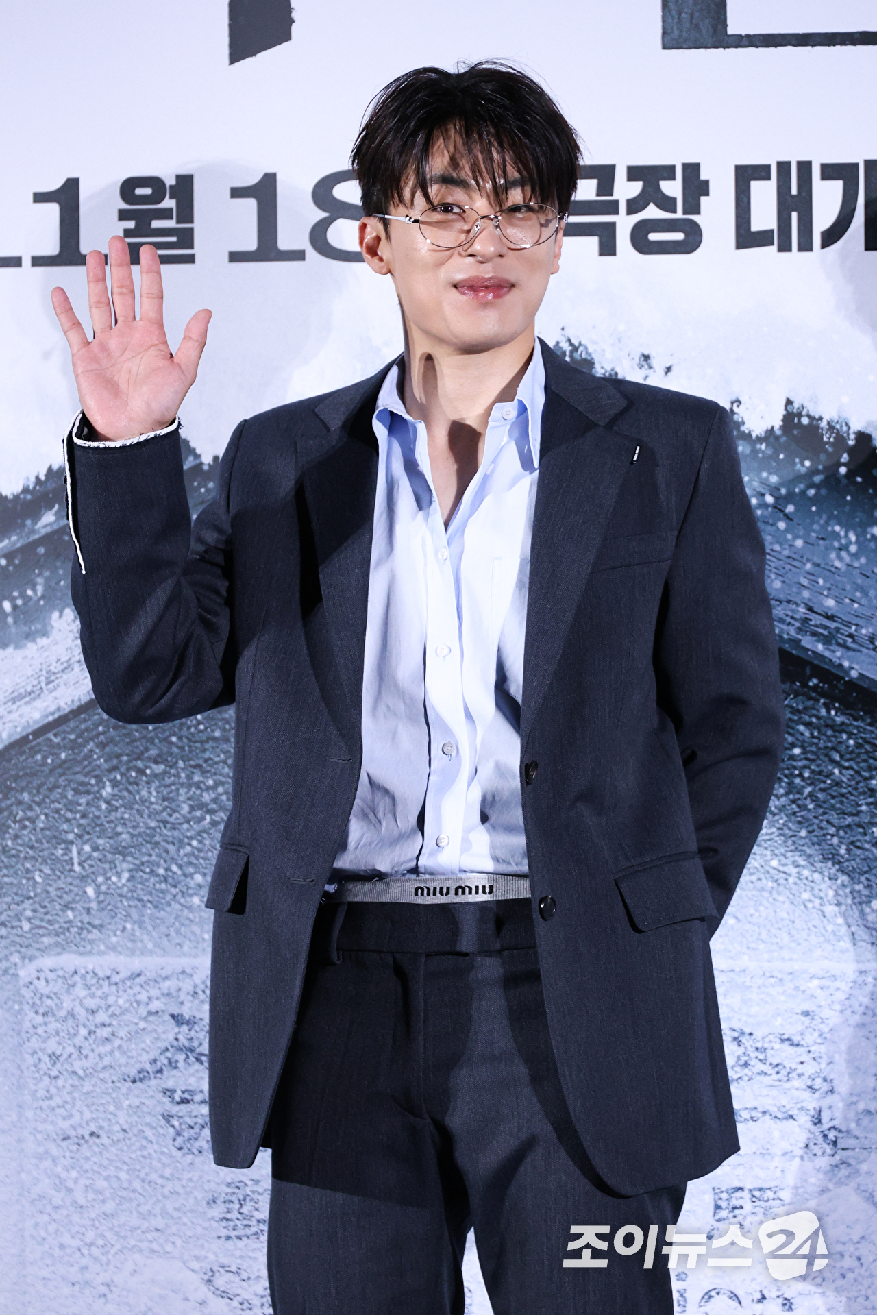 배우 구교환이 30일 오전 서울 용산구 CGV 용산아이파크몰점에서 진행된 영화 '폭설'(감독 홍의정, 박선우) 제작보고회에 참석해 포즈를 취하고 있다. [사진=문수지 기자]