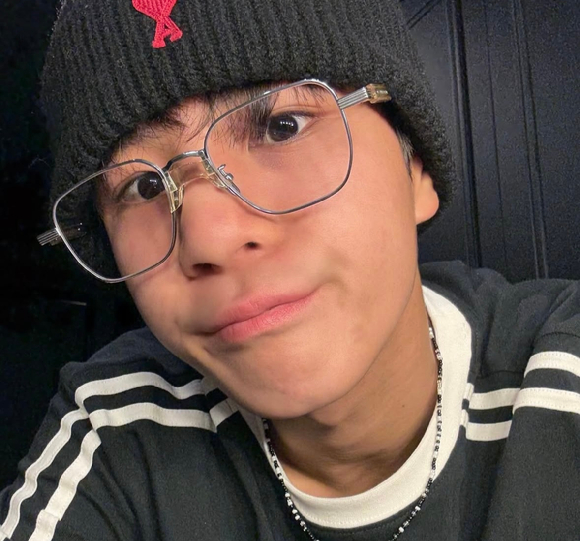 수 정동원이 미성년자 신분으로 차량을 운전한 혐의로 검찰 수사를 받고 있는 가운데 소속사 측은 공식 입장을 내고 고개를 숙였다. [사진=정동원 인스타그램]