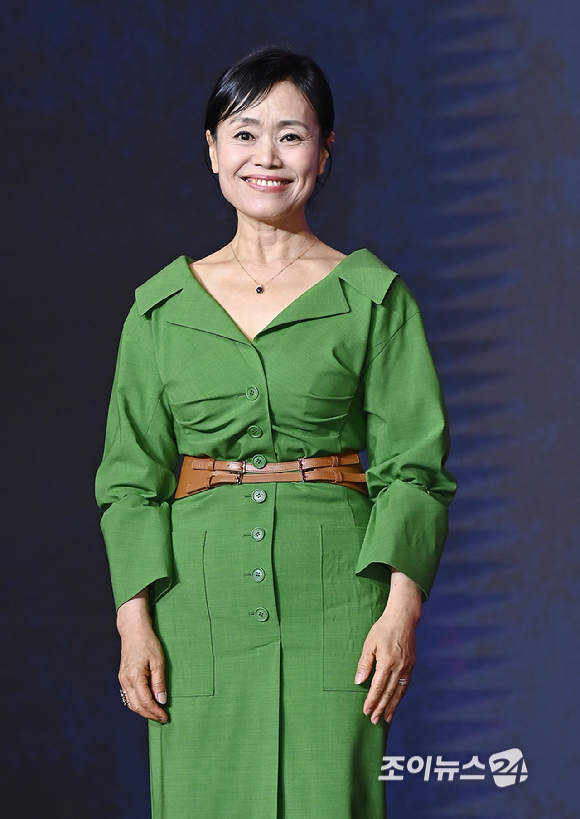 배우 강애심이 9일 서울 용산구 서울드래곤시티에서 열린 오징어 게임 시즌3 제작발표회에서 포토타임을 갖고 있다. [사진=곽영래 기자]