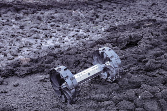 유로보틱스의 휴머노이드가 계단을 오르고 있다. [사진=KAIST]