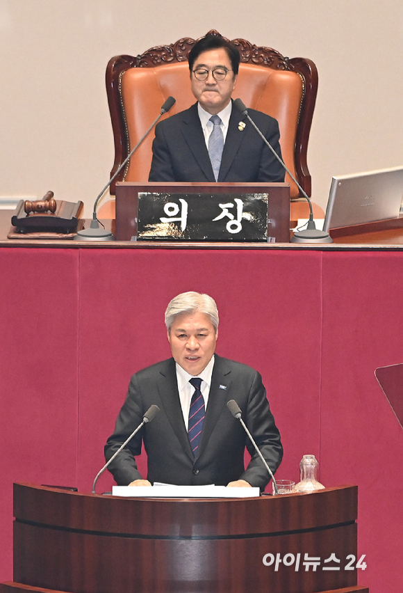 서왕진 조국혁신당 원내대표가 9일 오후 서울 여의도 국회에서 열린 본회의에서 비교섭단체 대표연설을 하고 있다. [사진=곽영래 기자]