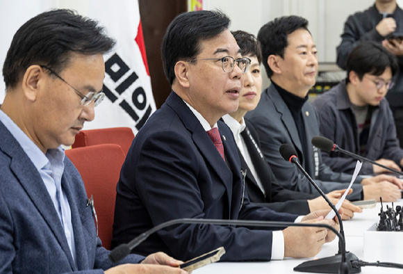 지난 10월27일 국회 법사위에서 열린 2025년 대검찰청 국정감사에서 질의 중인 추미애 법사위원장. 2025.10.27 [사진=연합뉴스]