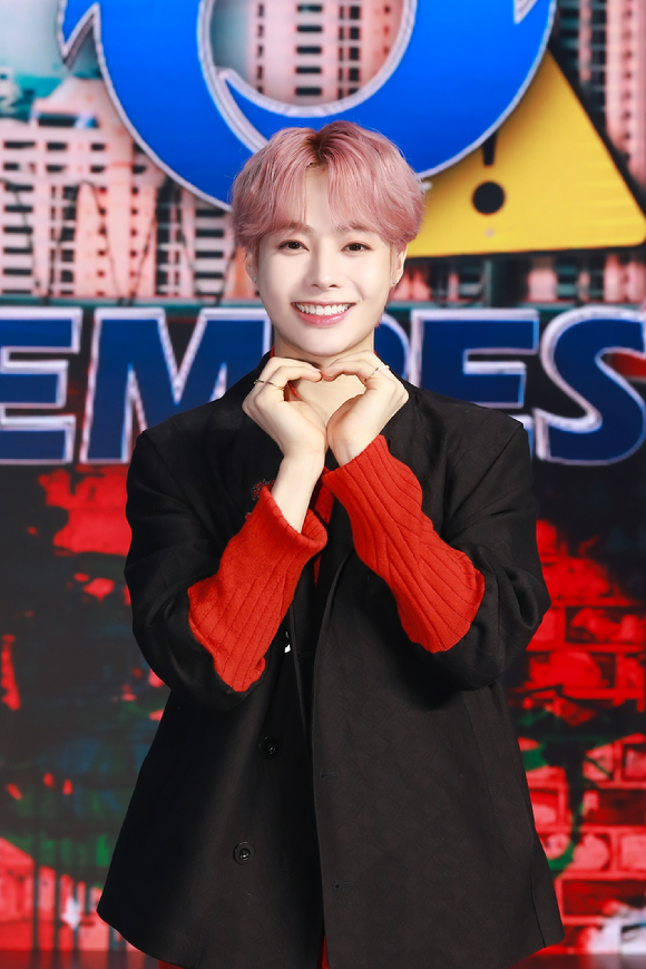 그룹 템페스트(TEMPEST) 한빈이 2일 온라인으로 진행된 데뷔 앨범 'It's ME, It's WE' 발매 기념 쇼케이스에 참석해 포즈를 취하고 있다. [사진=위에화엔터테인먼트]