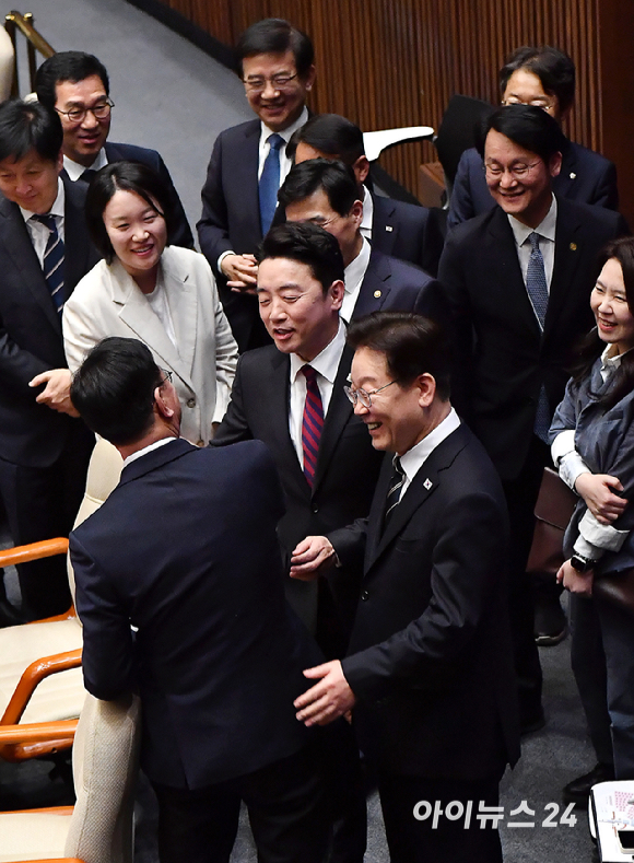 이재명 대통령이 2일 서울 여의도 국회 본회의장에서 중동 사태 대응 등을 위한 추가경정예산안에 대한 시정연설을 하고 있다. [사진=곽영래 기자]