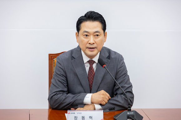 국민의힘 장동혁 대표가 30일 국회에서 국가정보자원관리원 화재로 인한 소상공인 피해 대책 마련 촉구하는 입장을 발표를 하고 있다. [사진=연합뉴스]