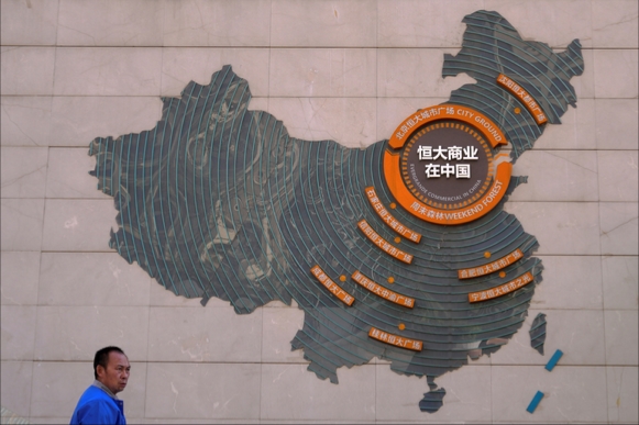 중국 베이징에 있는 에버그란데 시티 플라자 벽에 게시된 부동산 개발업체 헝다(恒大·에버그란데)의 개발 프로젝트 지도. [사진=뉴시스]