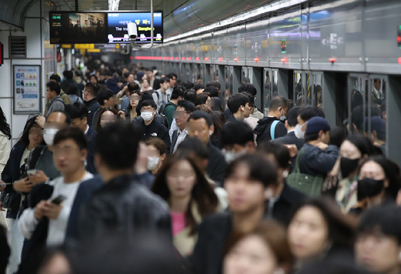 서울 광화문 지하철역. [사진=뉴시스]