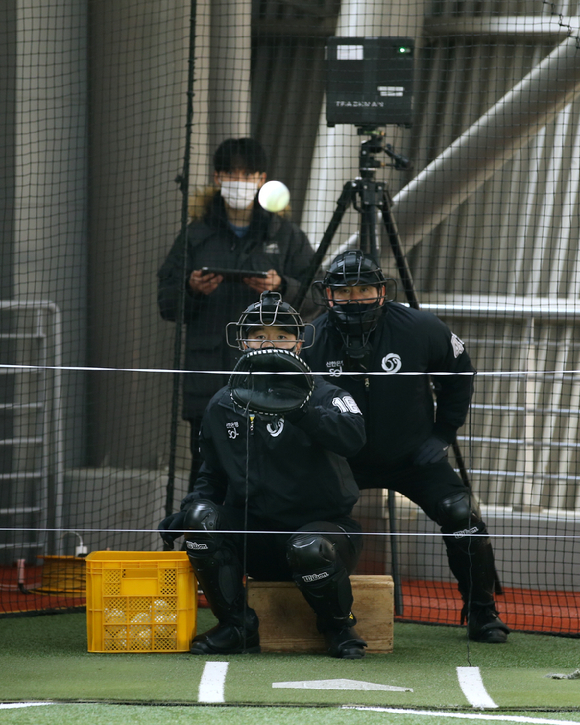 KBO 심판위원회는 올 시즌부터 변경 적용되는 스트라이크 존에 대한 적응 훈련을 진행했다. [사진=한국야구위원회(KBO)]