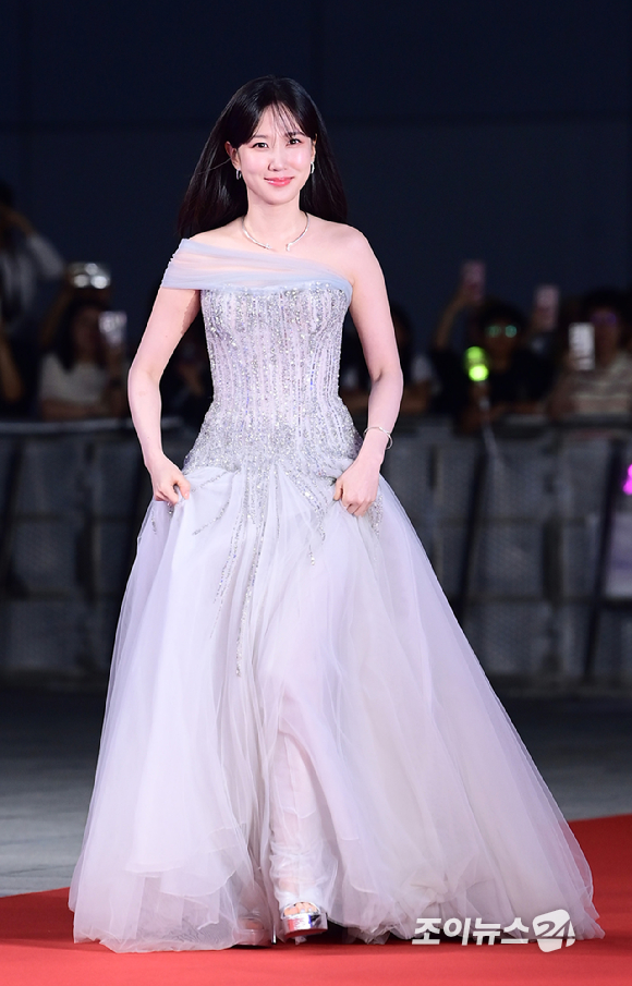 배우 박은빈이 18일 오후 인천광역시 파라다이스 시티에서 열린 제4회 청룡시리즈어워즈 레드카펫 행사에 참석하고 있다. [사진=정소희 기자]
