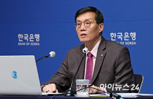 이창용 한국은행 총재가 22일 오전 서울 중구 한국은행에서 통화정책방향 기자간담회를 하고 있다. [사진=사진공동취재단]
