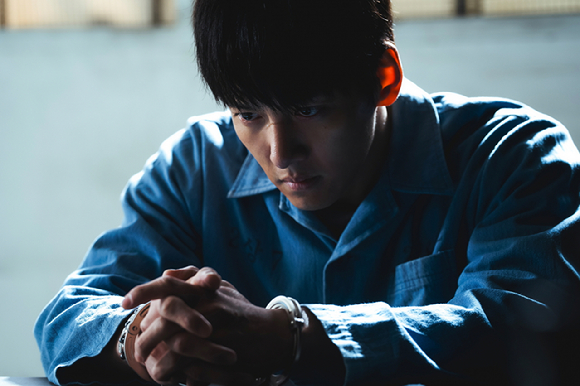 배우 지창욱이 디즈니+ '조각도시'에서 열연하고 있다. [사진=월트디즈니 컴퍼니 코리아]