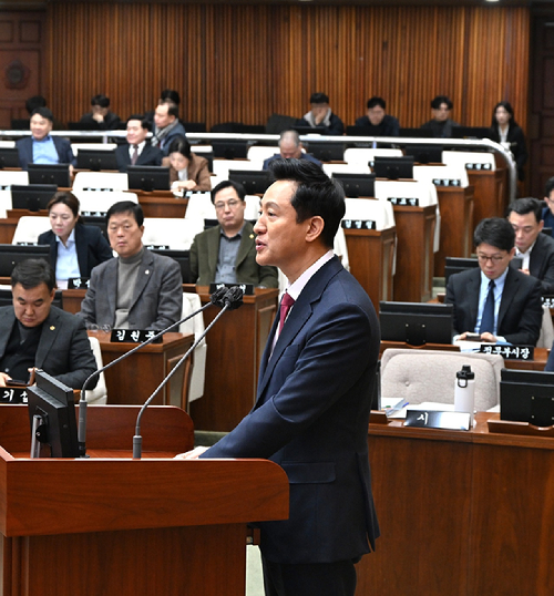 오세훈 서울시장이 21일 서울시의회 임시회 본회의에 참석해 시정질문에 답변하고 있다. [사진=서울시]