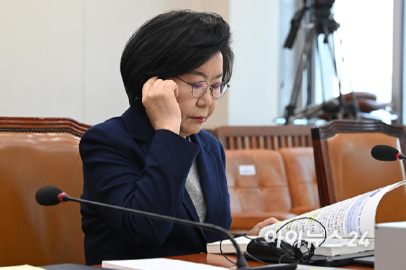 이혜훈 기획예산처 장관 후보자가 23일 오전 서울 여의도 국회 재정경제기획위원회에서 열린 인사청문회에 참석해 있다. [사진=곽영래 기자]