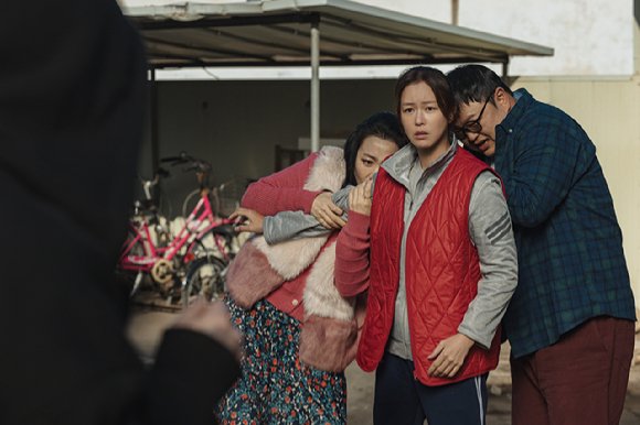 이지훈, 최유정, 경수진, 고규필이 영화 '백수아파트' 언론시사회에서 포즈를 취하고 있다. [사진=조이뉴스24 DB]