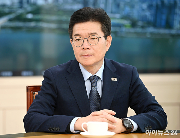 정원오 성동구청장이 26일 서울 성동구 성동구청에서 아이뉴스24와 인터뷰를 하고 있다. [사진=곽영래 기자]