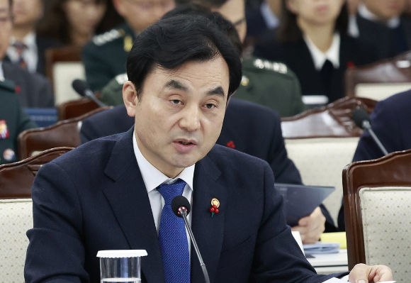 안규백 국방부 장관이 18일 서울 용산구 국방부에서 열린 국방부&middot;국가보훈부 업무보고에서 업무보고를 하고 있다. [사진=연합뉴스]